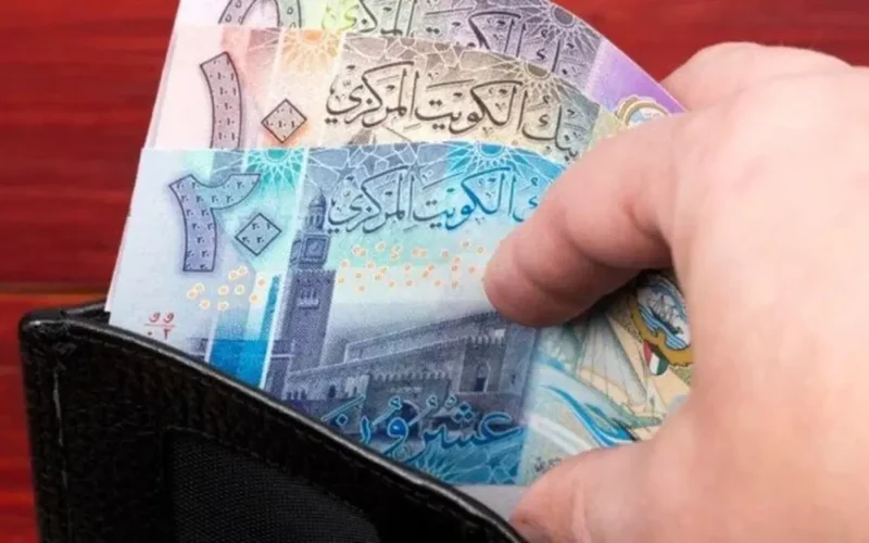 سعر الدينار الكويتي يتراجع اليوم الثلاثاء 2-12-2025 في البنوك وتأثيره على السوق المحلية